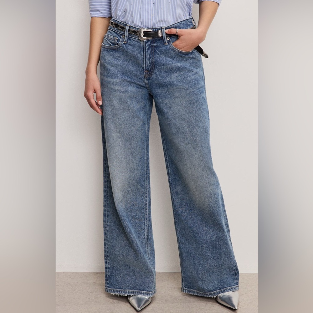Good American Good Ease Relaxed Jeans